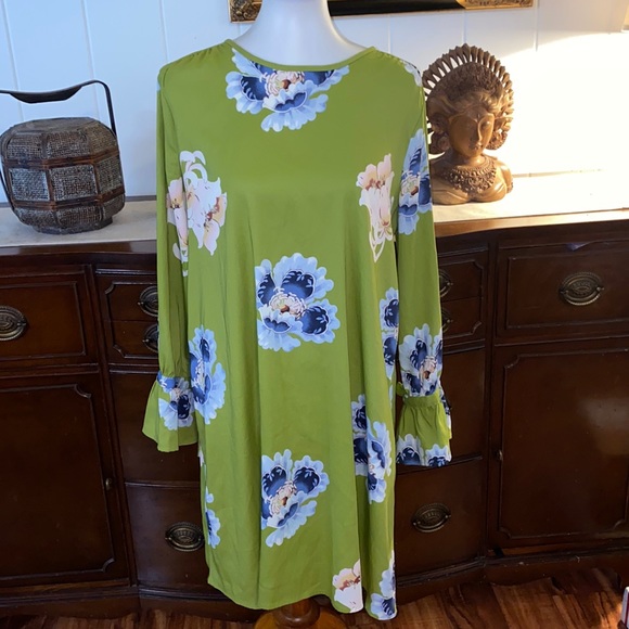 LOFT Dresses & Skirts - Loft size medium 8/10 tunic dress green floral shift pretty tie sleeves M